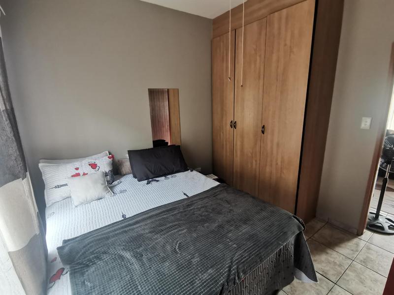 1 Bedroom Property for Sale in Kannoniers Park North West
